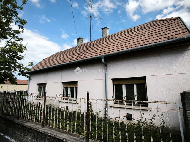 Eladó családi ház, Győrött 66 M Ft, 3 szobás