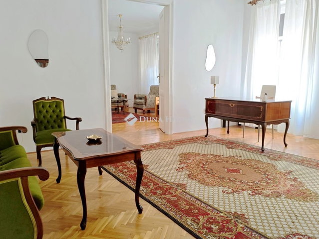 Eladó téglalakás, Pécsett 89.5 M Ft, 3 szobás