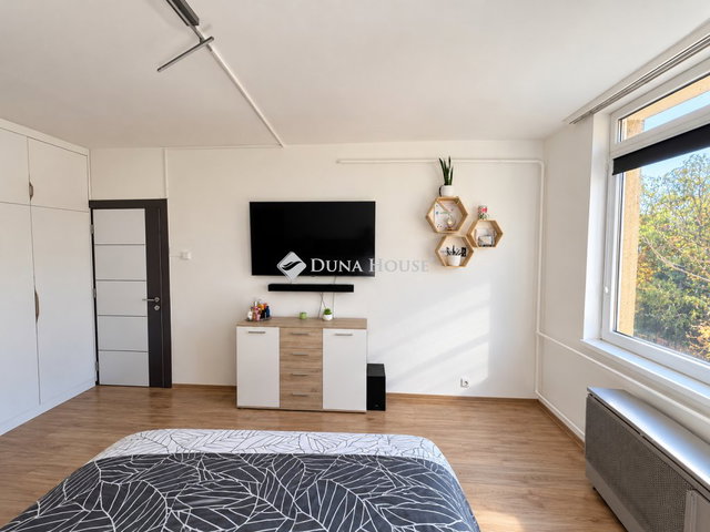 Eladó téglalakás, Békéscsabán 31.99 M Ft, 2 szobás