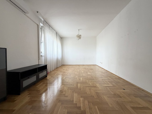 Eladó panellakás, III. kerületben, Lukács György utcában
