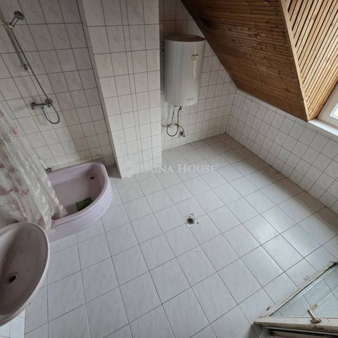 Eladó családi ház, Lajosmizsén 69 M Ft, 5 szobás