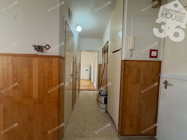Eladó panellakás, Kecskeméten 39.99 M Ft, 2 szobás