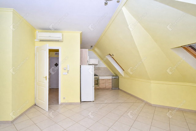 Eladó téglalakás, Szegeden 62 M Ft, 3 szobás