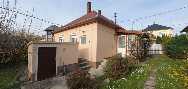 Eladó családi ház, Devecseren 36.9 M Ft, 3 szobás
