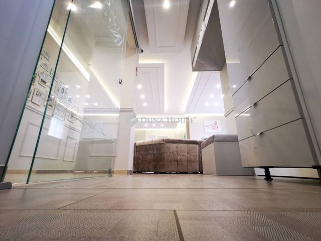 Eladó téglalakás, Veszprémben 159.9 M Ft, 4 szobás
