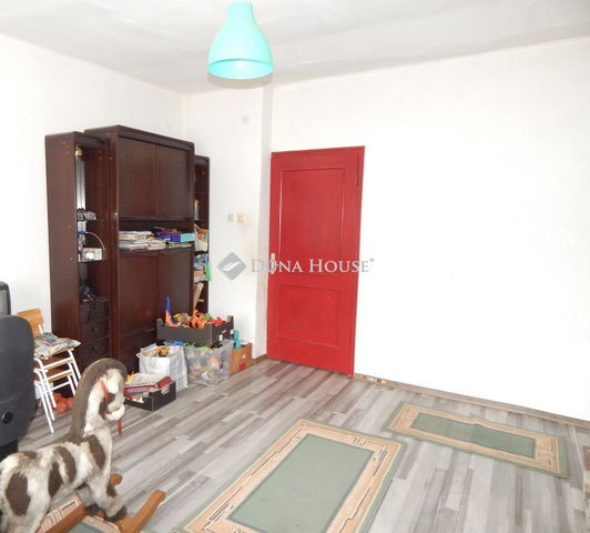 Eladó családi ház, Lajoskomáromban 43.5 M Ft, 3 szobás