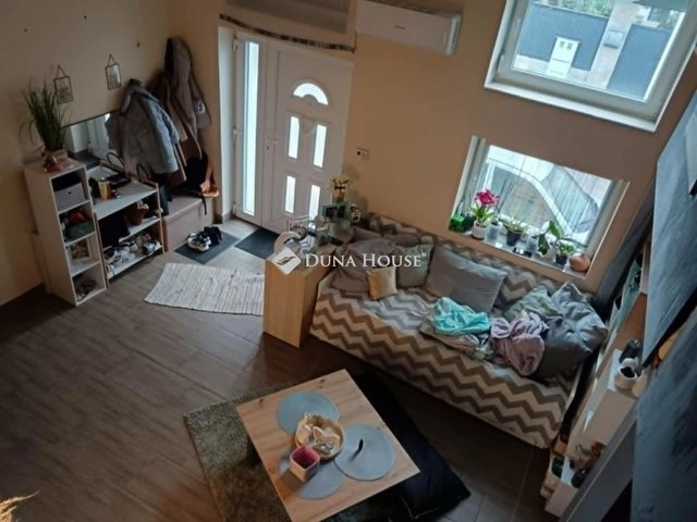 Eladó családi ház, Kiskunfélegyházán 72.9 M Ft, 7 szobás