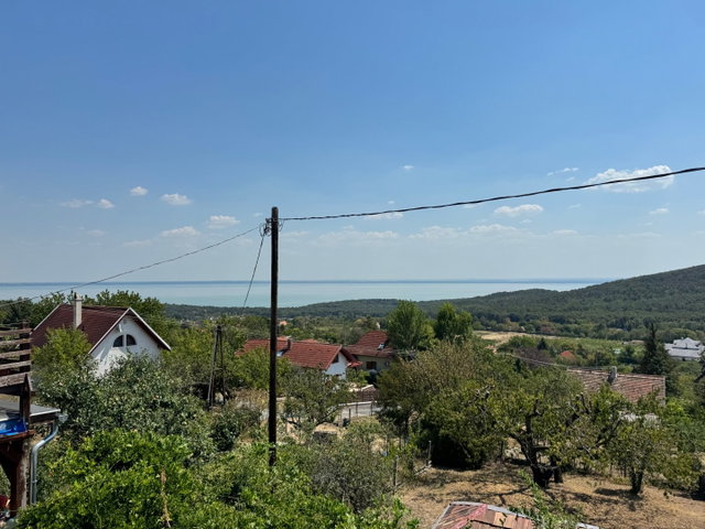 Eladó nyaraló, Felsőörsön 49.5 M Ft, 2 szobás