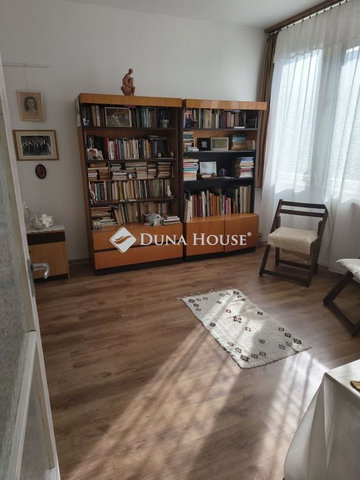 Eladó panellakás, Esztergomban 46 M Ft, 2 szobás
