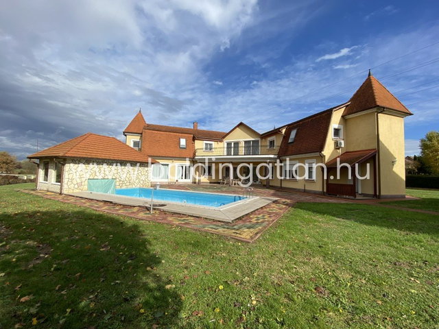 Eladó hotel, Kaposváron 250 M Ft, 20 szobás