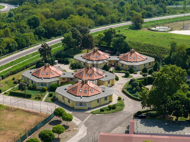 Eladó hotel, Szekszárdon 570 M Ft / költözzbe.hu