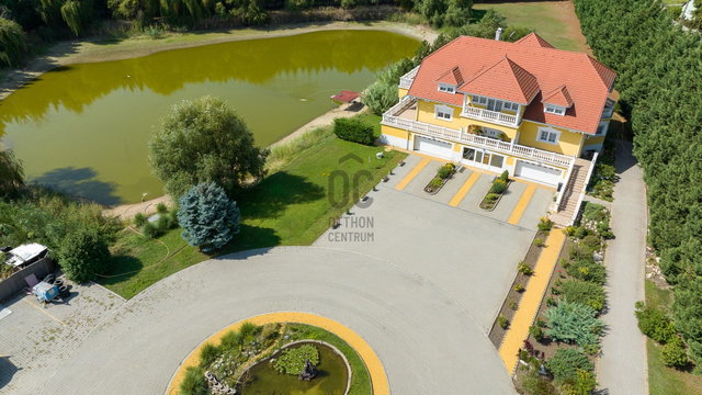 Eladó családi ház, Ráckevén 720 M Ft, 10 szobás