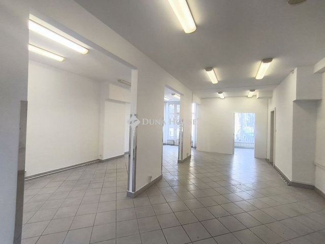 Kiadó üzlethelyiség, Dombóváron 220 E Ft / hó