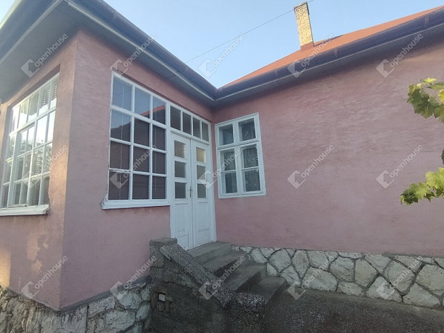 Eladó családi ház, Süttőn 39.99 M Ft, 4 szobás