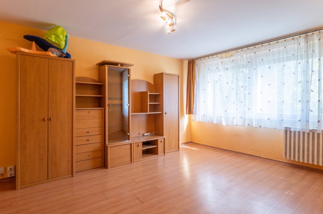 Eladó panellakás, Kiskunfélegyházán 33.9 M Ft, 2 szobás