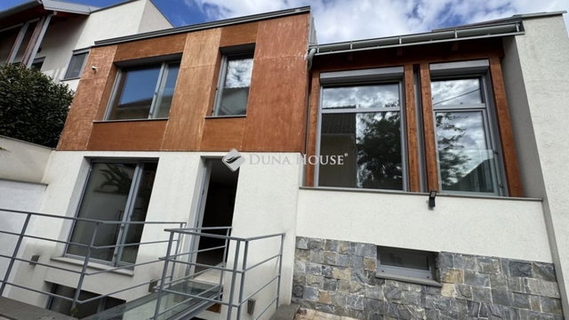 Eladó családi ház, Szentendrén 220 M Ft, 4 szobás