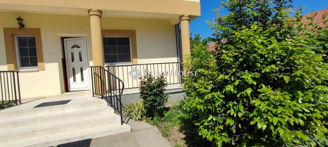 Eladó családi ház, Abádszalókban 167 M Ft, 5 szobás