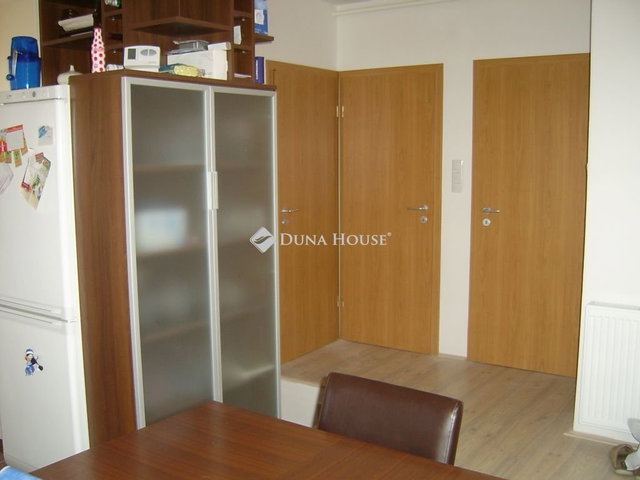 Kiadó téglalakás, albérlet, Pécsett 300 E Ft / hó, 4 szobás