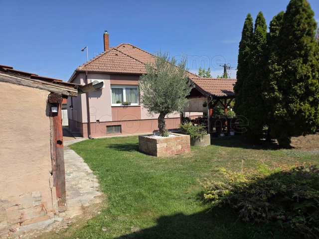 Eladó családi ház, Mosonmagyaróváron 104.99 M Ft, 3 szobás
