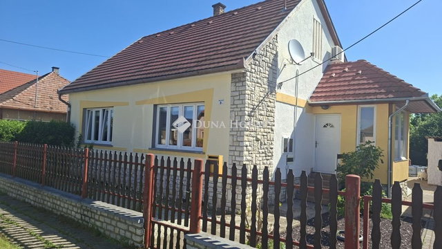 Eladó családi ház, Dombóváron, Mikes Kelemen utcában 55 M Ft