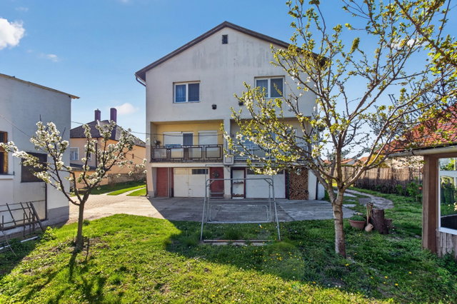 Eladó ikerház, Kisbéren 118 M Ft, 6 szobás
