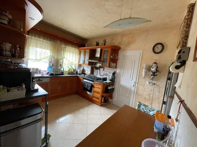 Eladó családi ház, Kecskeméten 250 M Ft, 6 szobás