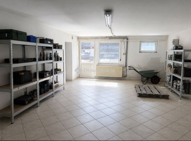 Eladó családi ház, Szadán 99 M Ft, 3 szobás