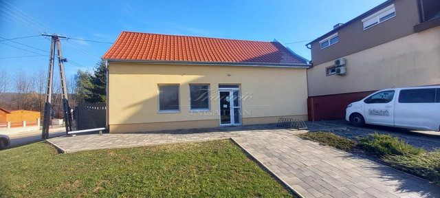 Eladó üzlethelyiség, Bakonyszentkirályon 22 M Ft