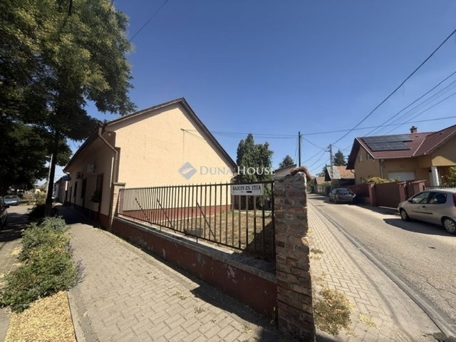 Eladó családi ház, Vecsésen 84.9 M Ft, 2 szobás