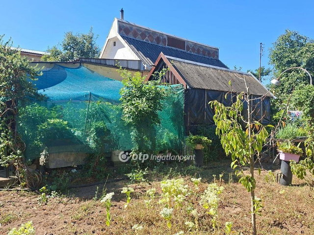 Eladó családi ház, Debrecenben 9.9 M Ft, 1 szobás