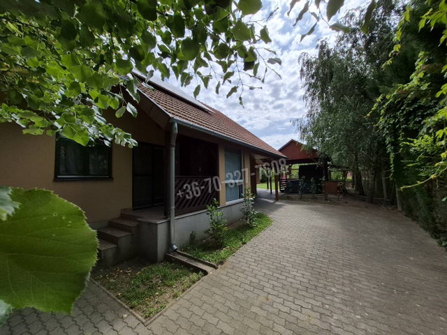 Eladó családi ház, Tiszafüreden 80 M Ft, 3+2 szobás
