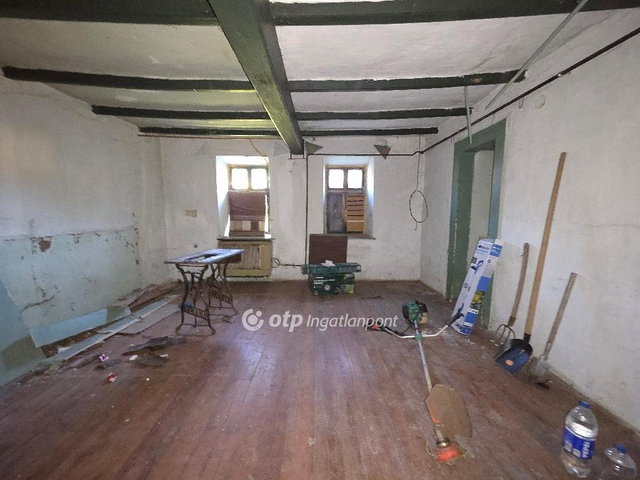Eladó családi ház, Orosházán 4.5 M Ft, 2 szobás