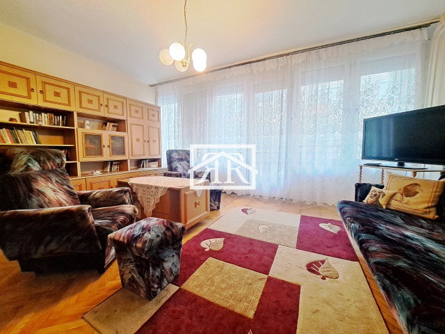 Eladó téglalakás, Szegeden, Hullám utcában 97.6 M Ft, 4 szobás