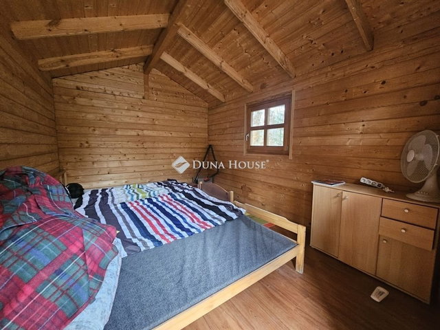 Eladó családi ház, Szigetmonostorban 24.9 M Ft, 1 szobás