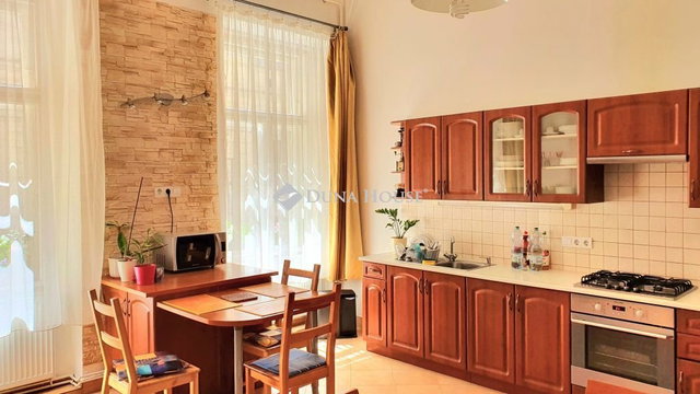 Eladó téglalakás, Budapesten, VI. kerületben 115 M Ft, 3 szobás