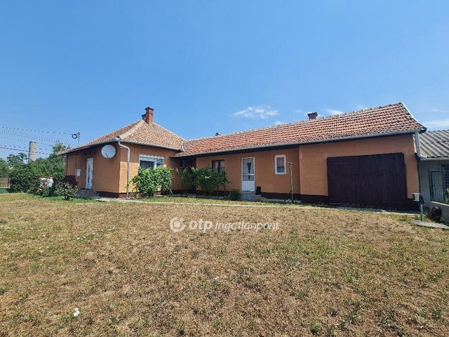 Eladó családi ház, Tiszacsegén 24.9 M Ft, 2 szobás