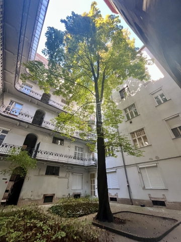 Eladó téglalakás, Budapesten, VI. kerületben 74 M Ft, 2 szobás
