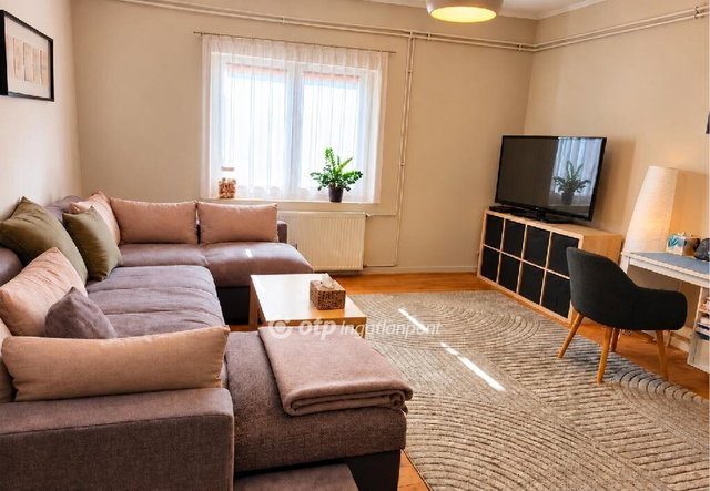 Eladó családi ház, Kulcson 73.4 M Ft, 3 szobás