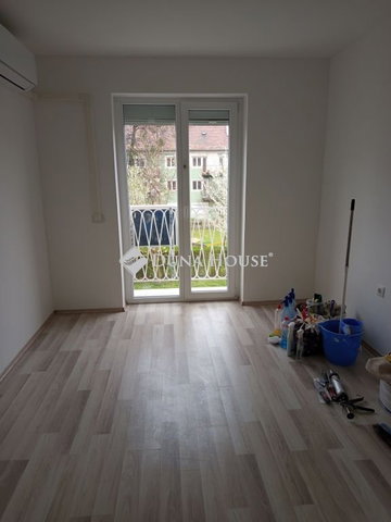 Eladó téglalakás, Komlón 41 M Ft, 3 szobás