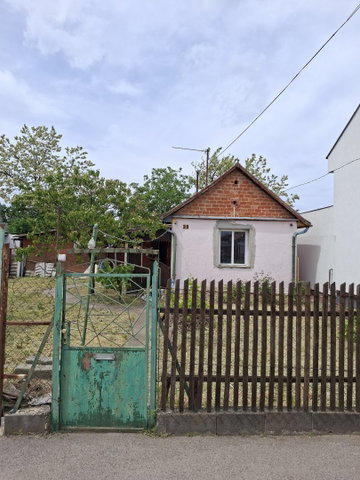 Eladó családi ház, Szolnokon 15.9 M Ft, 2 szobás