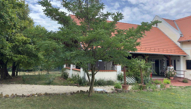 Eladó üzlethelyiség, Köveskálon 198 M Ft, 3 szobás