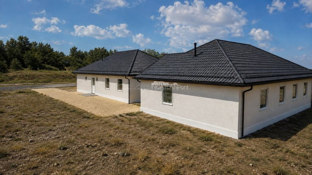 Eladó ikerház, Szombathelyen 87.9 M Ft, 4 szobás