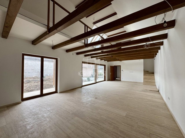 Eladó családi ház, Sóskúton 149.9 M Ft, 5 szobás