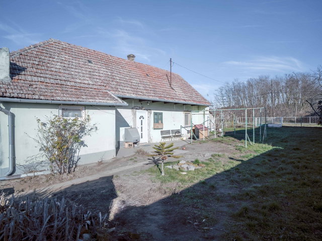 Eladó családi ház, Vajtán 5 M Ft, 2 szobás