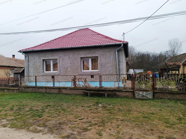 Eladó családi ház, Táskán 38 M Ft, 3 szobás