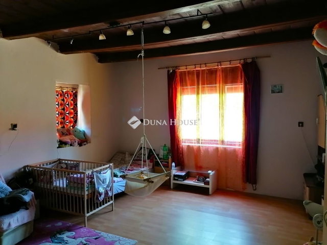 Eladó családi ház, Vértesbogláron 49.8 M Ft, 4 szobás