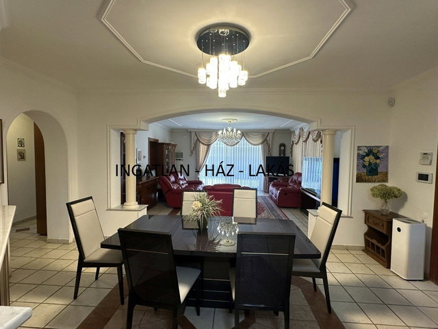 Eladó családi ház, Budapesten, XVI. kerületben 379.999 M Ft