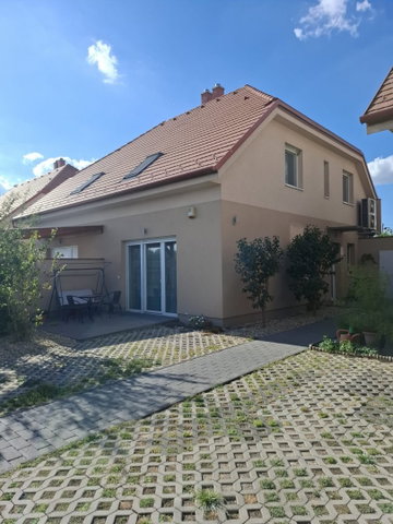 Eladó ikerház, Székesfehérvárott 108 M Ft, 3+1 szobás