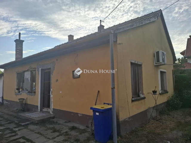 Eladó családi ház, Cegléden 24.9 M Ft, 3 szobás