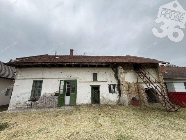 Eladó családi ház, Kiskunfélegyházán 42.6 M Ft, 6 szobás